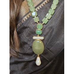 Jade licht smaragd stenen - schelp parels - groene jade ketting 