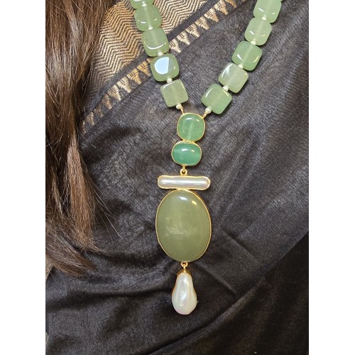 Jade licht smaragd stenen - schelp parels - groene jade ketting 