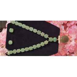 Jade licht smaragd stenen - schelp parels - groene jade ketting 