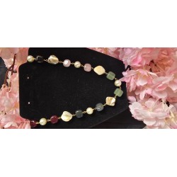 Ketting met meerdere jade stenen- parelmoer en glasparels - oorbellen