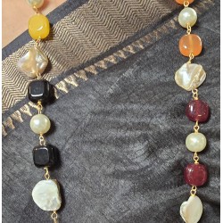 Ketting met meerdere jade stenen- parelmoer en glasparels - oorbellen