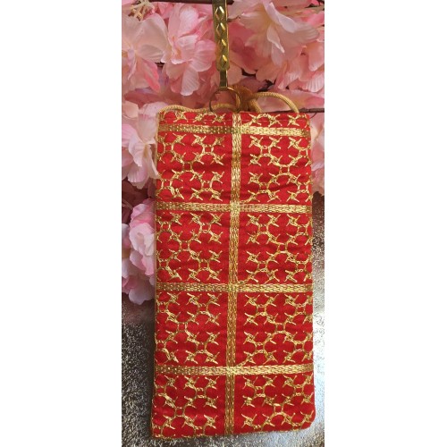 Mobielzakje rood met goud geborduurd Mobielzakje rood met goud geborduurd