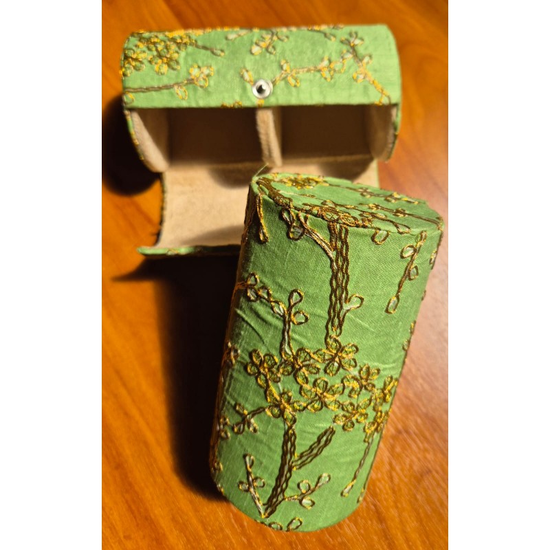 Armbanddoos mint met goud geborduurd - Groot