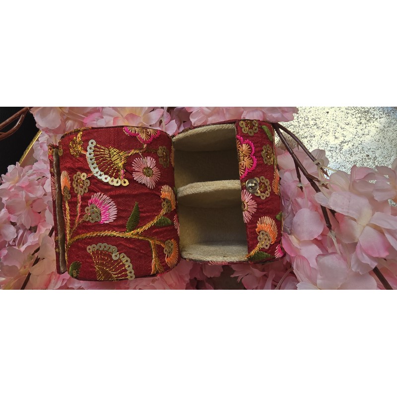 Armbanddoos bordeaux met kleur geborduurd - Klein