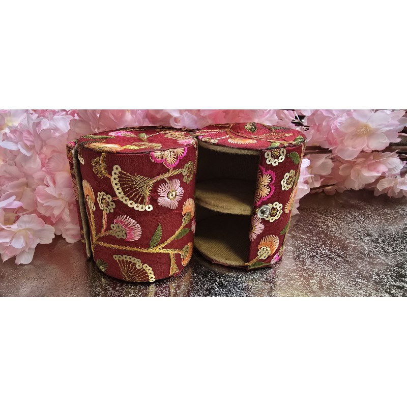 Armbanddoos bordeaux met kleur geborduurd - Klein