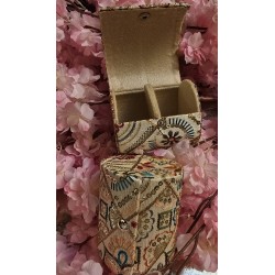 Armbanddoos champagne met kleur geborduurd - Klein Armbanddoos champagne met kleur geborduurd - Klein