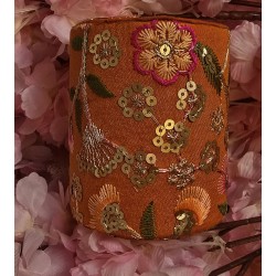 Armbanddoos oranje met kleur geborduurd - Klein