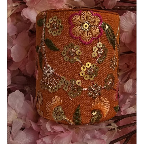 Armbanddoos oranje met kleur geborduurd - Klein
